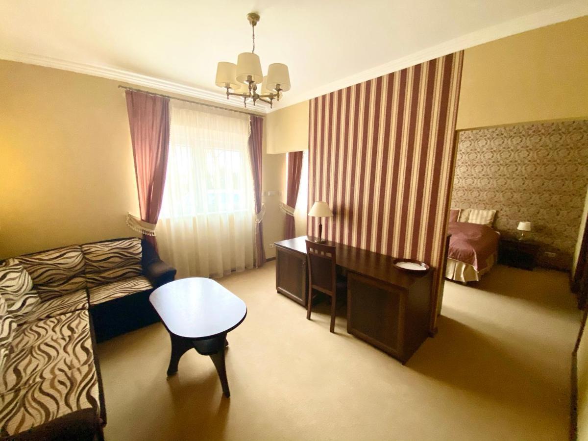 Przy Debach Hotell Stargard Szczeciński Eksteriør bilde